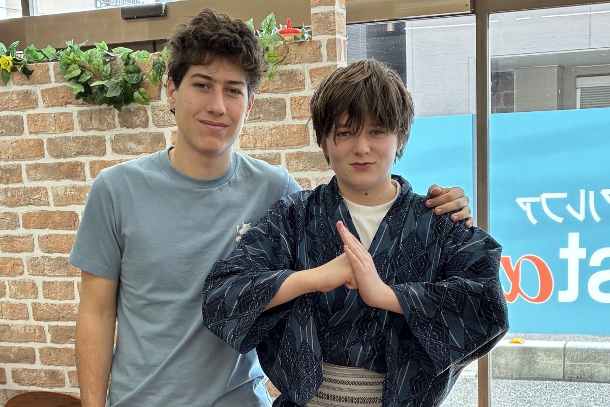 Pretending to be a ninja in a kimono